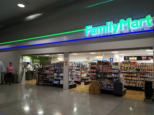 familymart-kansai-airport-station-store